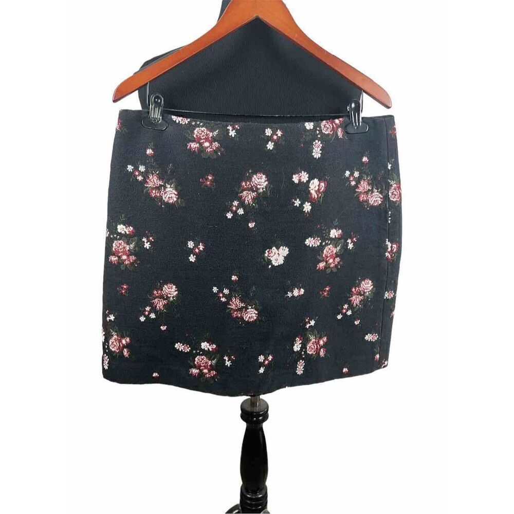 Ann Taylor loft rose floral embroidered black mini skirt office Career size 14